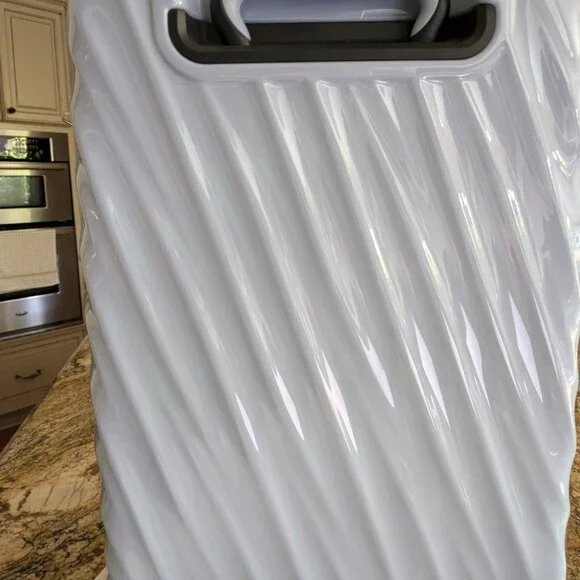 TUMI 19 Degree International Expandable Carry-On Suitcase - Picture 6 of 7